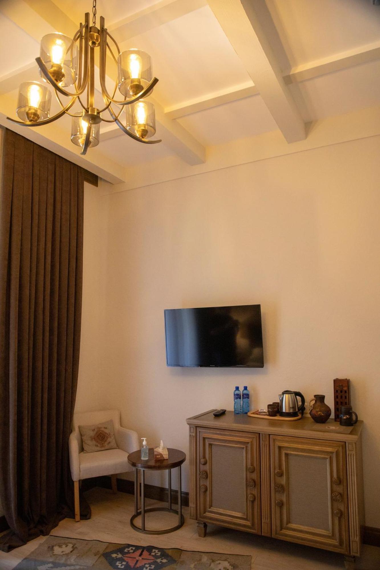 Boutique Ethno Hotel Gjoumri Kültér fotó